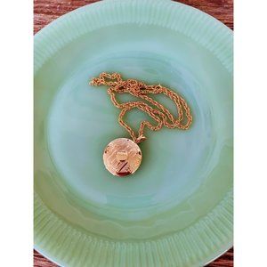 Vintage Gold Tone Round Locket pendant